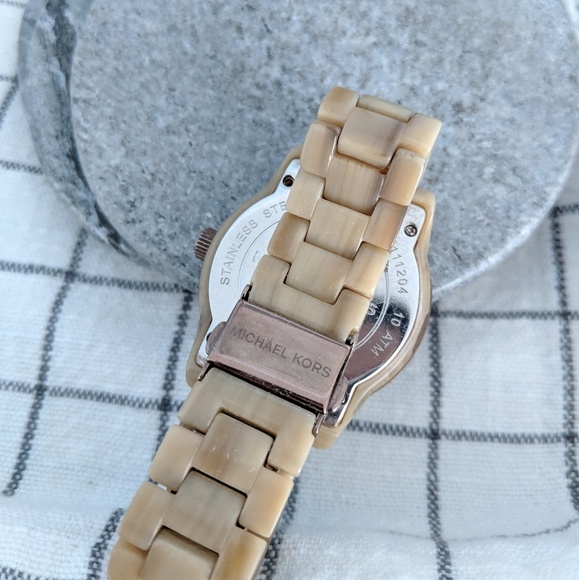 ⚠️ MOVING ⚠️Michael Kors Watch - Picture 2 of 5